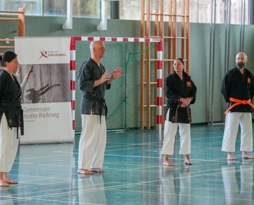 Kobudo in Vorarlberg: Erfolgreicher Lehrgang in Mäder mit internationaler Beteiligung