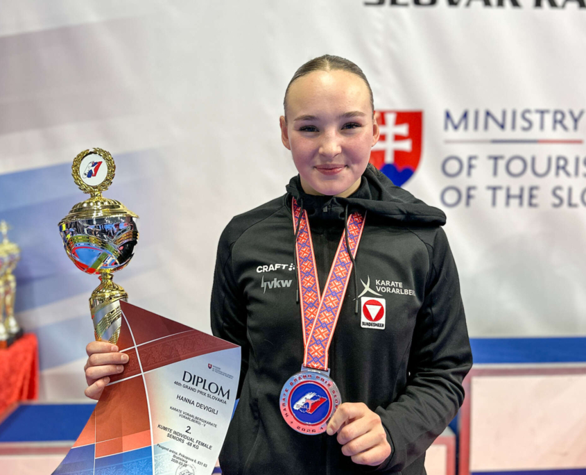 Karate Vorarlberg Athletin Hanna Devigili kämpft offensiv beim Grand Prix Slovakia in Bratislava