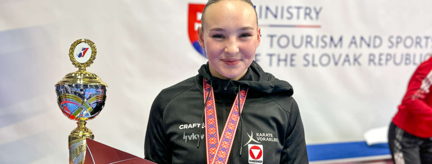 Karate Vorarlberg Athletin Hanna Devigili kämpft offensiv beim Grand Prix Slovakia in Bratislava