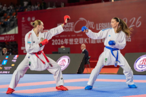 Karate Vorarlberg Athletin Hanna Devigili in Aktion gegen internationale Gegnerin im Kumite minus 68 kg