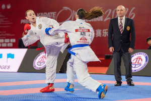 Karate Vorarlberg Athletin Hanna Devigili in Aktion gegen internationale Gegnerin im Kumite minus 68 kg