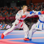 Wettkampfsituation Kumite minus 68 kg mit Hanna Devigili im internationalen Spitzenfeld