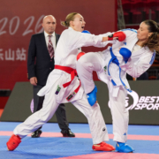 Wettkampfsituation Kumite minus 68 kg mit Hanna Devigili im internationalen Spitzenfeld