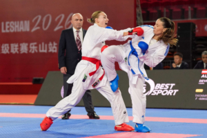 Wettkampfsituation Kumite minus 68 kg mit Hanna Devigili im internationalen Spitzenfeld