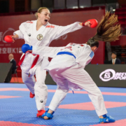 Wettkampfsituation Kumite minus 68 kg mit Hanna Devigili im internationalen Spitzenfeld