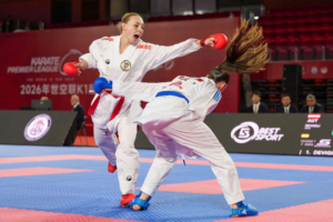 Wettkampfsituation Kumite minus 68 kg mit Hanna Devigili im internationalen Spitzenfeld