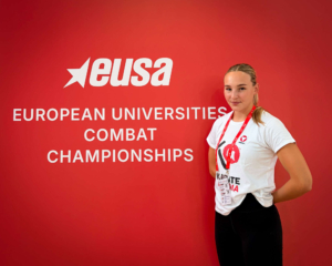 Hanna Devigili gewinnt Studenten EM Gold im Karate