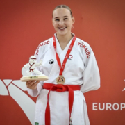 Hanna Devigili gewinnt Studenten EM Gold im Karate