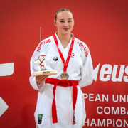 Hanna Devigili gewinnt Studenten EM Gold im Karate