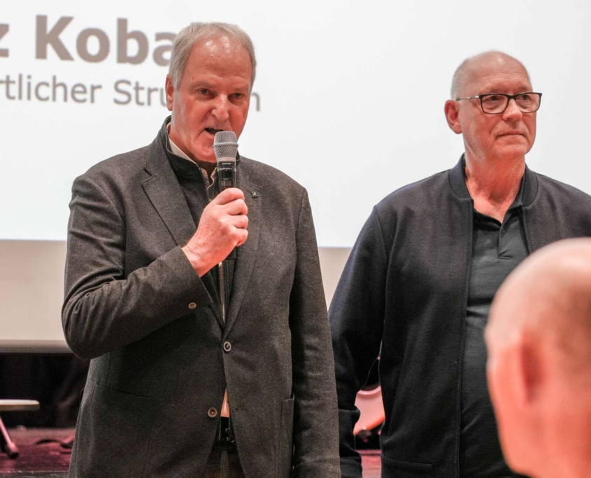 2026-10-09_KV 50 Jahrfeier Lauterach Oktober 2026-33 KARATE VORARLBERG feiert 50 Jahre Verbandsgeschichte und 40 Jahre KARATE HOFSTEIG. Ein Jubiläumsabend voller Emotionen, Ehrungen und Zukunftsperspektiven.