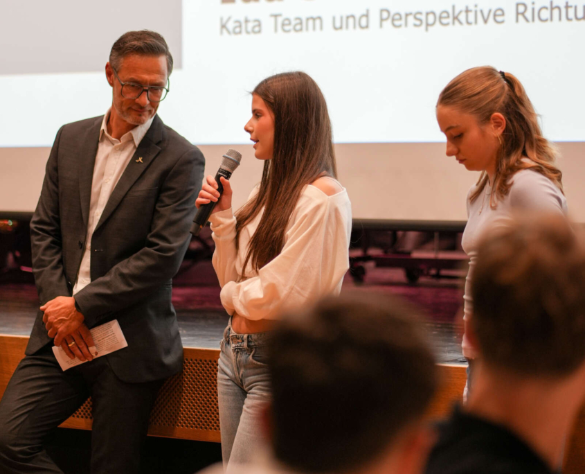 2026-10-09_KV 50 Jahrfeier Lauterach Oktober 2026-48 KARATE VORARLBERG feiert 50 Jahre Verbandsgeschichte und 40 Jahre KARATE HOFSTEIG. Ein Jubiläumsabend voller Emotionen, Ehrungen und Zukunftsperspektiven.