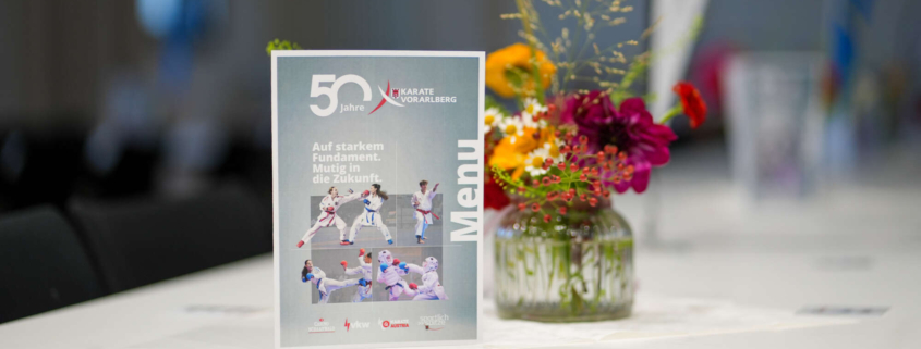 KARATE VORARLBERG feiert 50 Jahre Verbandsgeschichte und 40 Jahre KARATE HOFSTEIG. Ein Jubiläumsabend voller Emotionen, Ehrungen und Zukunftsperspektiven.
